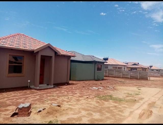 3 BEDROOM HOUSE FOR SALE IN WESTONARIA